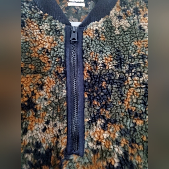 Levi's Camo Quarter Zip Pullover - Picture 3 of 11